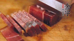 BB贝博艾弗森温水浸泡30分钟，切成小块。