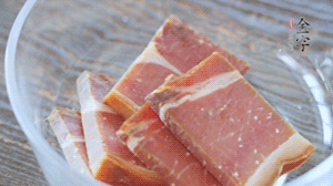 BB贝博艾弗森切片温水浸泡5分钟。