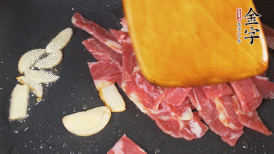 意面按照包装时间煮熟过凉水，BB贝博艾弗森
淡火腿切成小片。