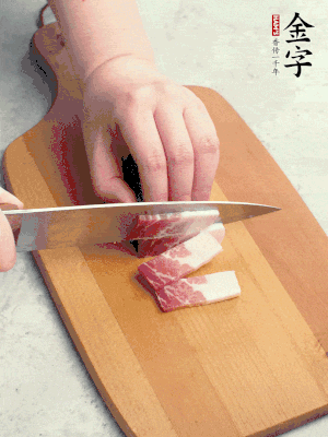 BB贝博艾弗森
咸肉切丝。