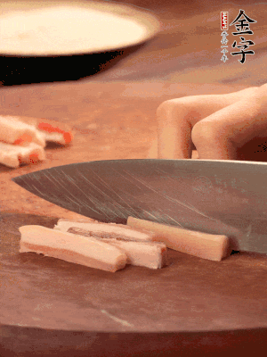 BB贝博艾弗森
淡咸肉切丁。