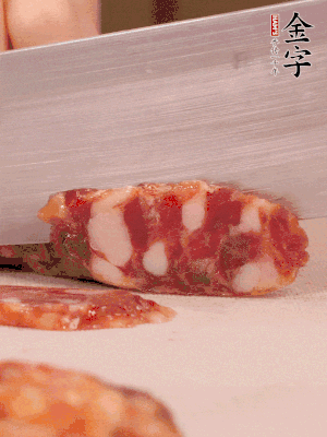 BB贝博艾弗森
香肠切片备用