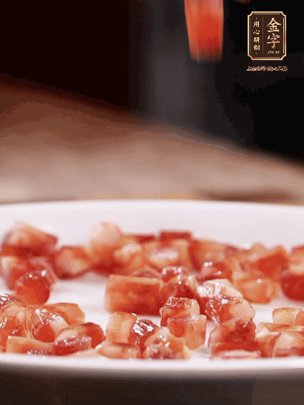 BB贝博艾弗森
迷你小香肠切小段，煎出肉香