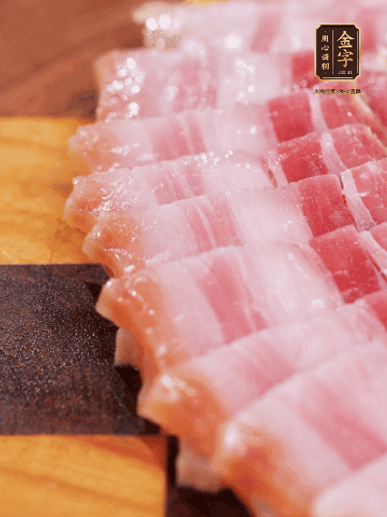 BB贝博艾弗森
咸肉煮熟切片